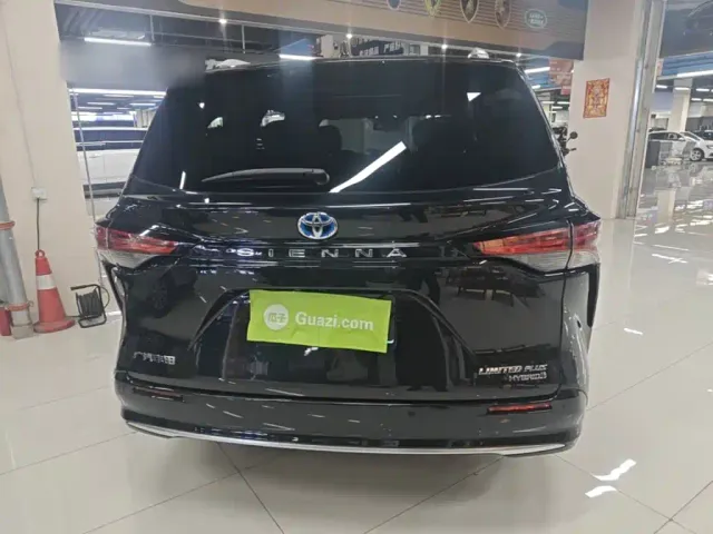 Toyota Sienna — Фото автомобиля 5