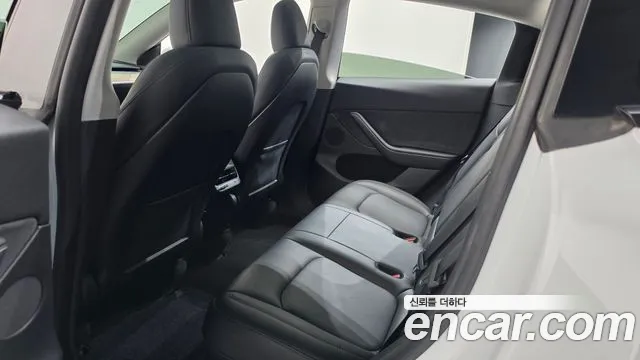 Tesla Model Y — Фото автомобиля 19