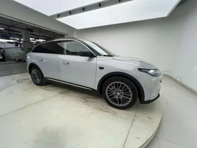Leapmotor C11 — Фото автомобиля 30