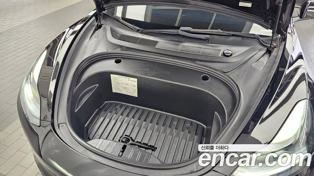 Tesla Model 3 — Фото автомобиля 9