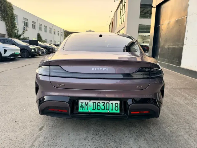 Xiaomi SU7 — Фото автомобиля 12