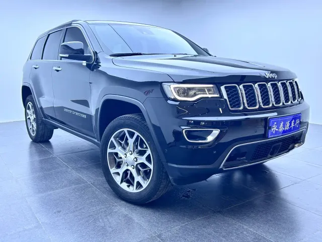 Jeep Grand Cherokee — Фото автомобиля 3