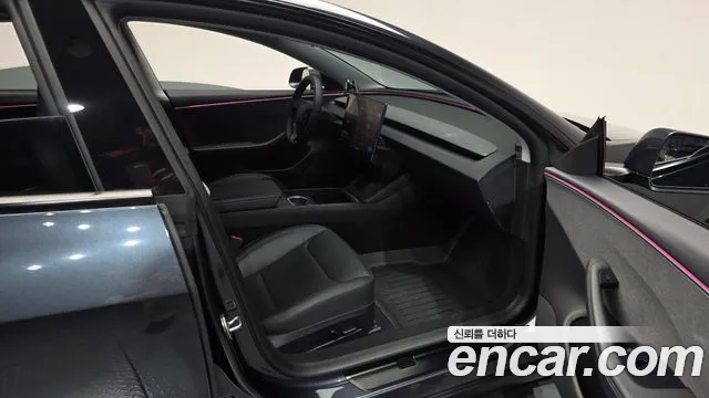 Tesla Model 3 — Фото автомобиля 17