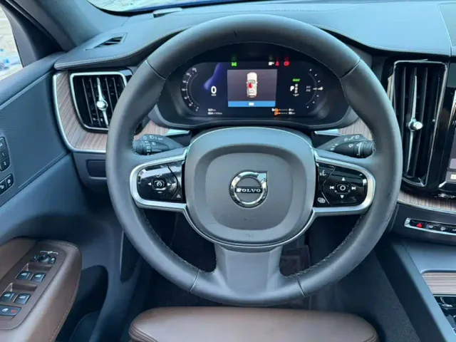 Volvo XC60 — Фото автомобиля 2