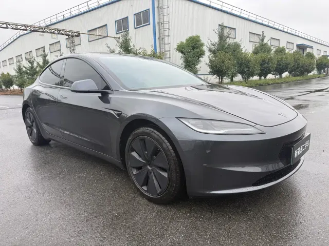 Tesla Model 3 — Фото автомобиля 3
