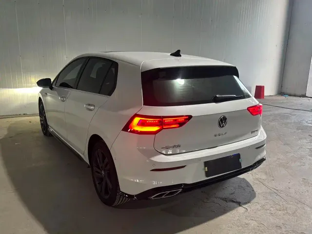 Volkswagen Golf — Фото автомобиля 4