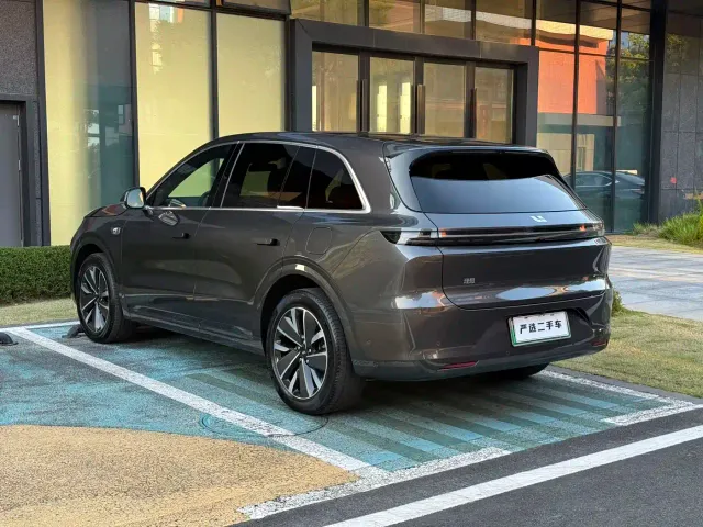 Li Auto L6 — Фото автомобиля 10