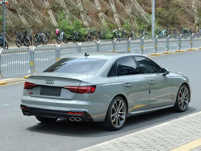 Audi S4 — Фото автомобиля 4