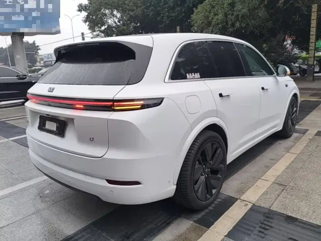 Li Auto L7 — Фото автомобиля 6
