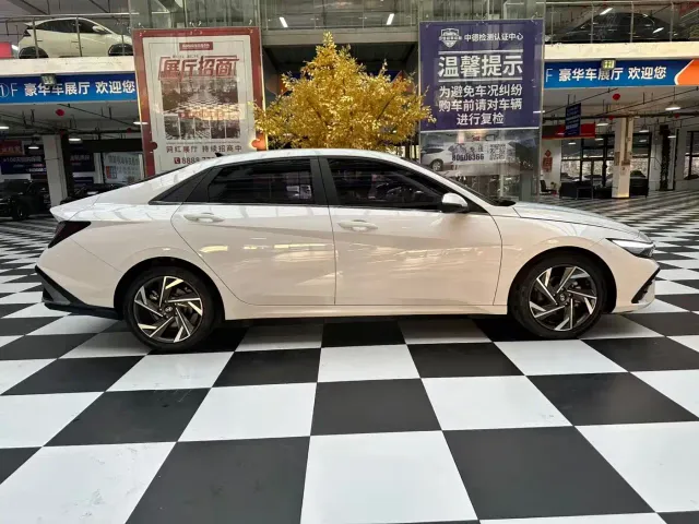Hyundai Elantra — Фото автомобиля 6