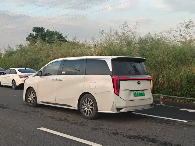 GAC Trumpchi E9 — Фото автомобиля 8