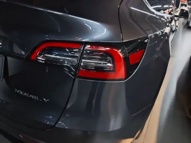 Tesla Model Y — Фото автомобиля 7