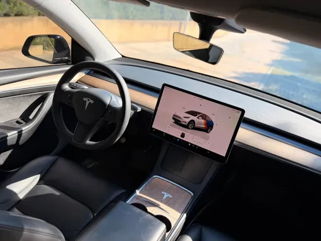 Tesla Model Y — Фото автомобиля 22