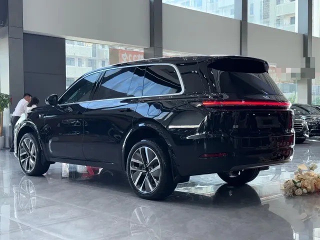Li Auto L9 — Фото автомобиля 10