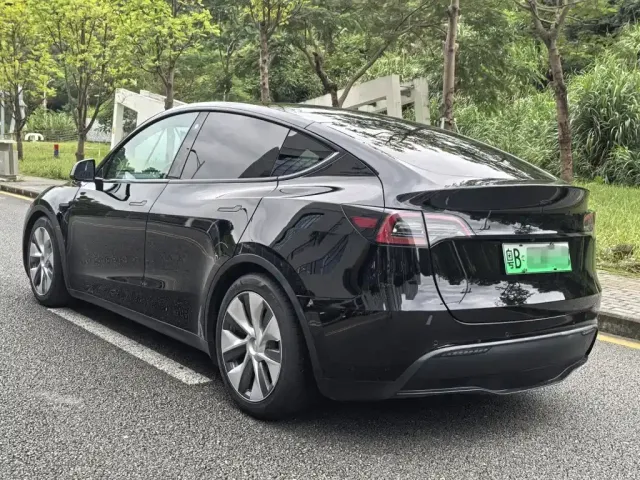 Tesla Model Y — Фото автомобиля 6