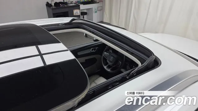 Вольво XC40 B4 Ultimate Bright — Фото автомобиля 19