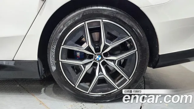 BMW i5 — Фото автомобиля 18