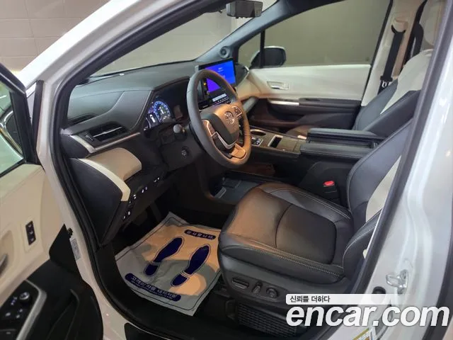 Toyota Sienna — Фото автомобиля 10