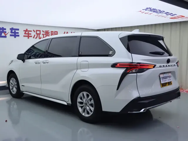 Toyota Granvia — Фото автомобиля 26