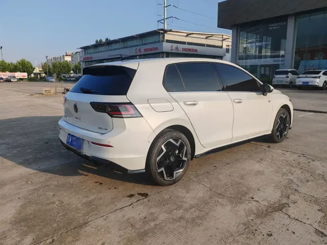Volkswagen Golf — Фото автомобиля 3