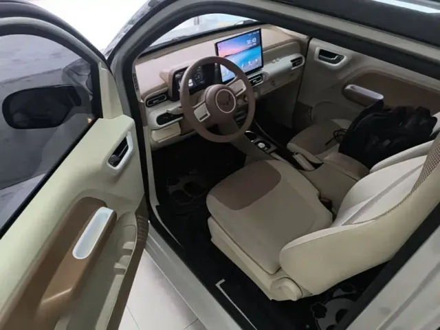 Wuling Motors Hongguang MINIEV 2024 3rd Generation 215km Youth Edition — Фото автомобиля 15
