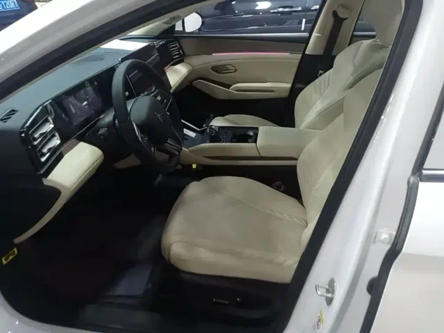 BYD Qin L — Фото автомобиля 14