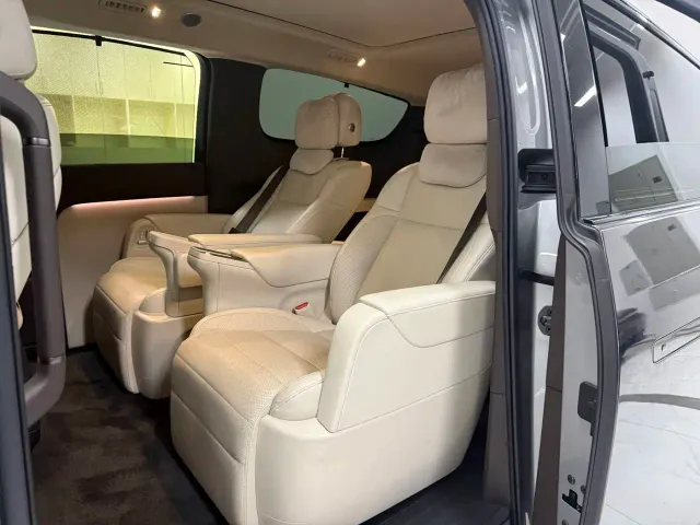 Li Auto MEGA — Фото автомобиля 12