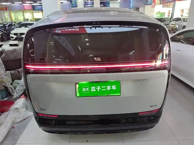 Li Auto MEGA — Фото автомобиля 5