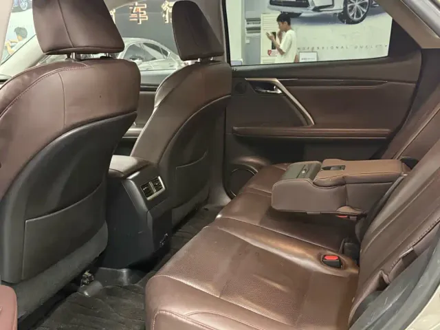 Lexus RX — Фото автомобиля 5