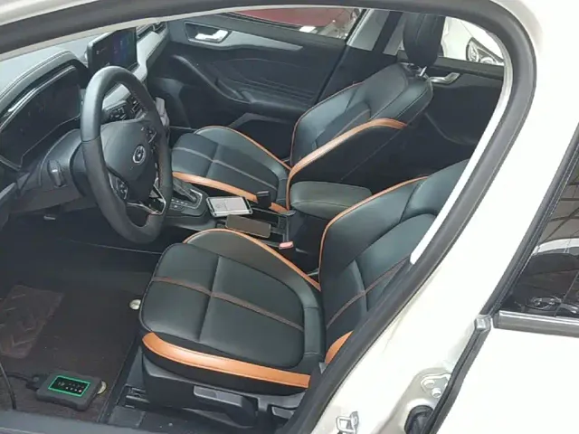 Ford Focus — Фото автомобиля 14