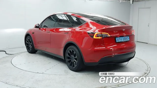 Tesla Model Y — Фото автомобиля 2