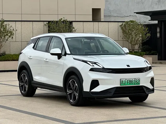 Lynk & Co 06 EM-P — Фото автомобиля 3