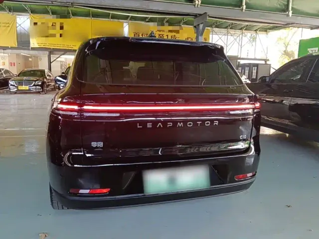 Leapmotor C10 — Фото автомобиля 5