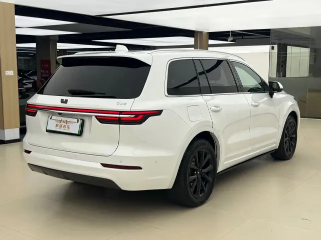 Li Auto ONE — Фото автомобиля 7