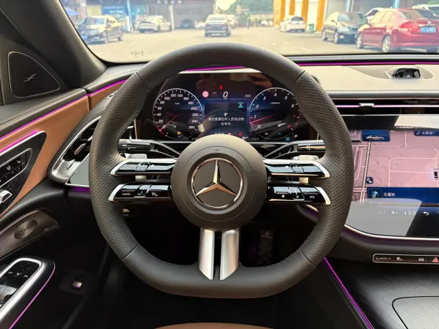 Mercedes-Benz E-Class — Фото автомобиля 4