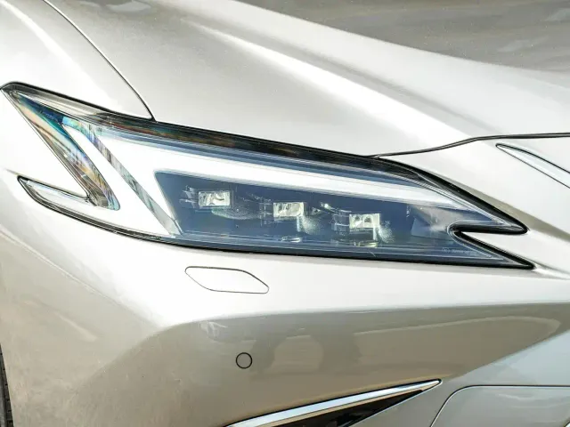 Lexus ES — Фото автомобиля 9