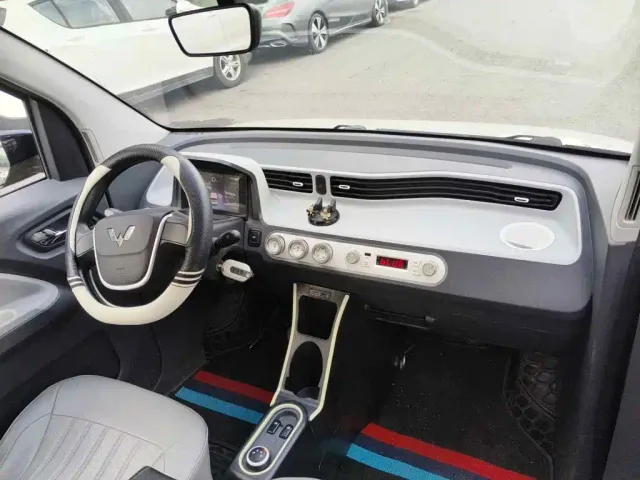 Wuling Hongguang Mini EV — Фото автомобиля 12