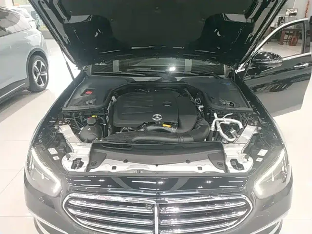 Mercedes-Benz E-Class — Фото автомобиля 19