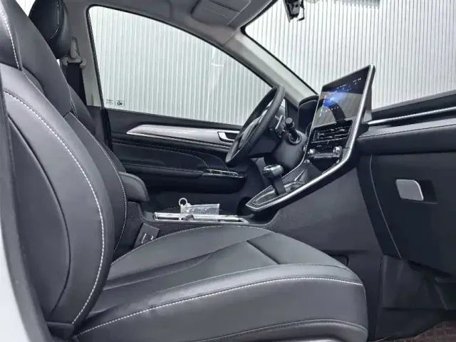 Haval M6 — Фото автомобиля 9