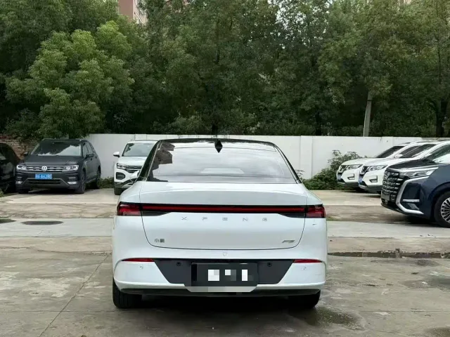 Xpeng P5 — Фото автомобиля 5