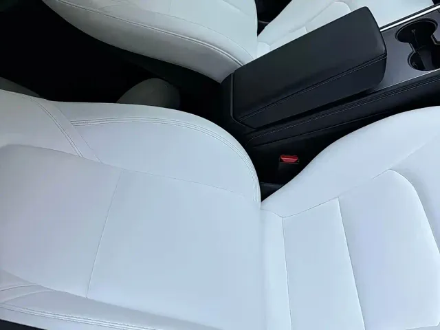 Tesla Model Y — Фото автомобиля 8