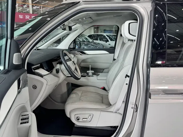 Volvo EM90 — Фото автомобиля 12
