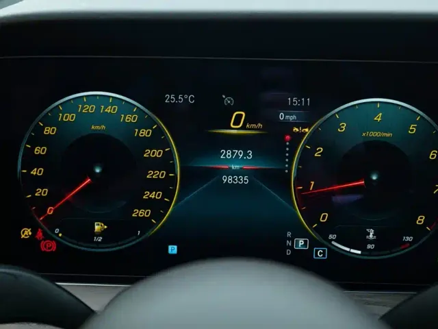 Mercedes-Benz E-Class — Фото автомобиля 12