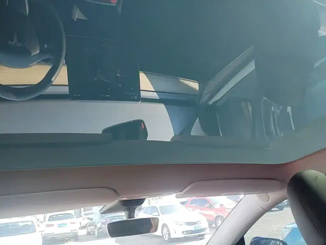 Tesla Model Y — Фото автомобиля 17