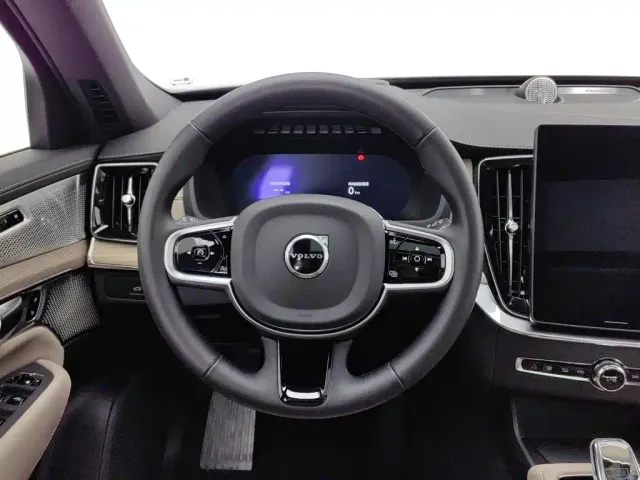 Volvo XC90 — Фото автомобиля 11