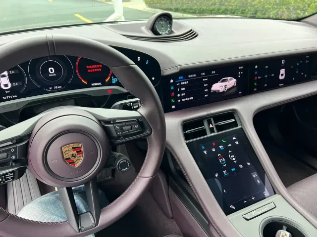 Porsche Taycan — Фото автомобиля 15
