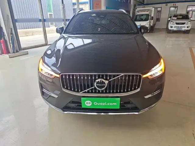 Volvo XC60 — Фото автомобиля 2
