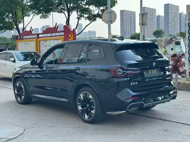 BMW iX3 — Фото автомобиля 15