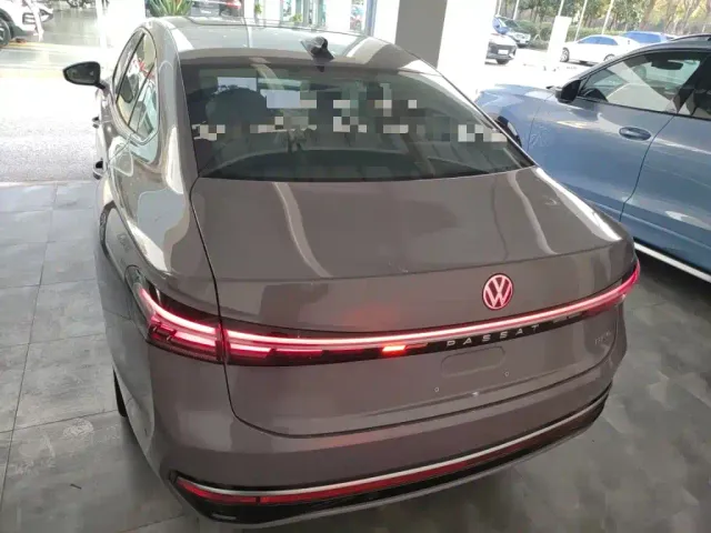 Volkswagen Passat — Фото автомобиля 3