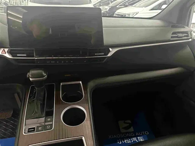 Toyota Granvia — Фото автомобиля 10